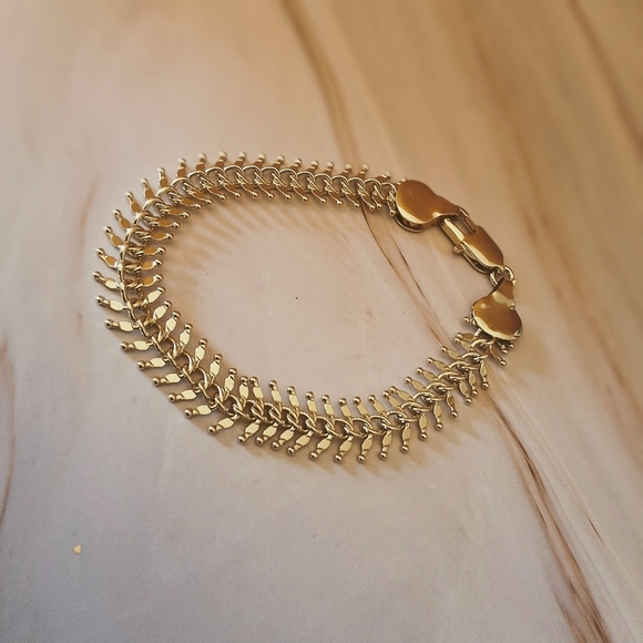 💥 18K Gold Plated Fishbone Bracelet – Waterproof & Tarnish-Resistant - Picture 14 of 14